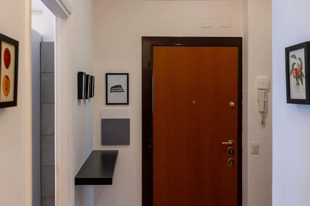 1Min From Metro Roma Large And Quiet Apartment 0*, Rome Italy