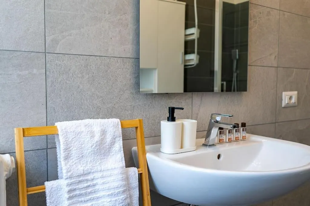 1Min From Metro Roma Large And Quiet Apartment Italy