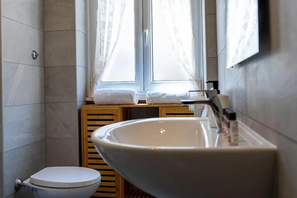 1Min From Metro Roma Large And Quiet Apartment 0*, Rome Italy