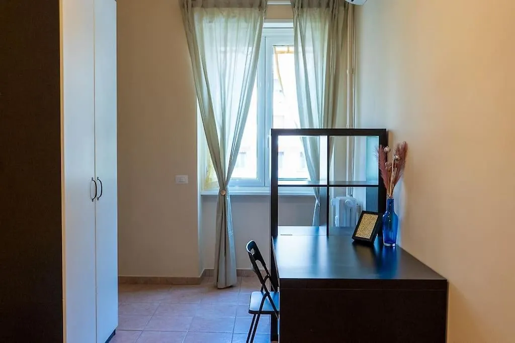 1Min From Metro Roma Large And Quiet Apartment 0*, Rome