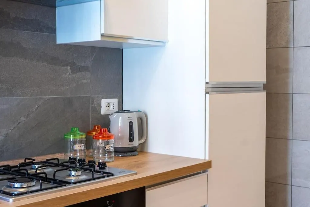 1Min From Metro Roma Large And Quiet Apartment 0*, Rome Italy